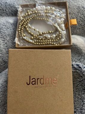 Jardme set of 5 Gold and Gold and pearl Beaded stretch  Bracelets